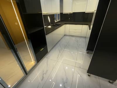 Prime Location Cosmopolitan Society Flat Sized 2000 Square Feet For rent