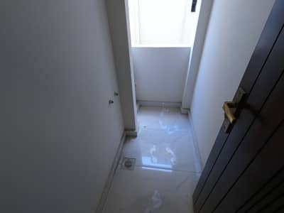 Prime Location 950 Square Feet Flat In Jamshed Road For rent