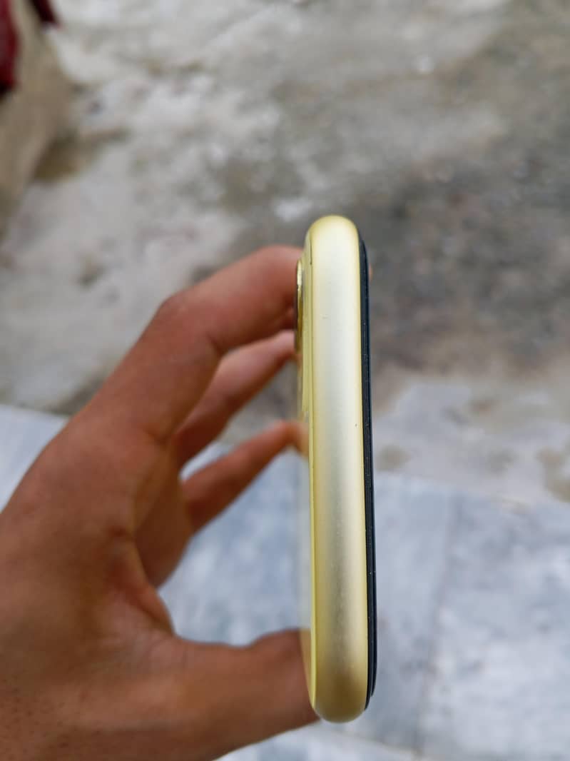Apple iPhone 11 3