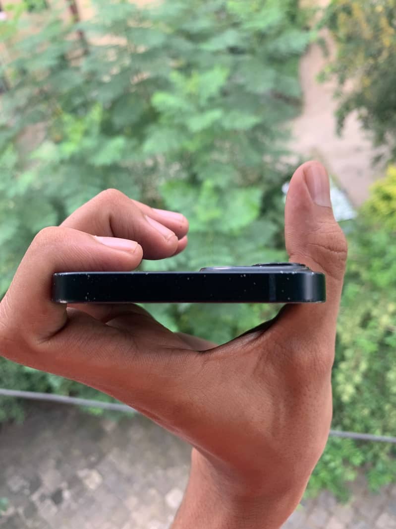 Apple iPhone 13 2