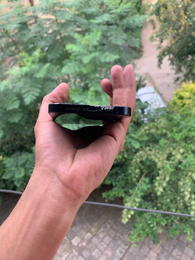Apple iPhone 13 4