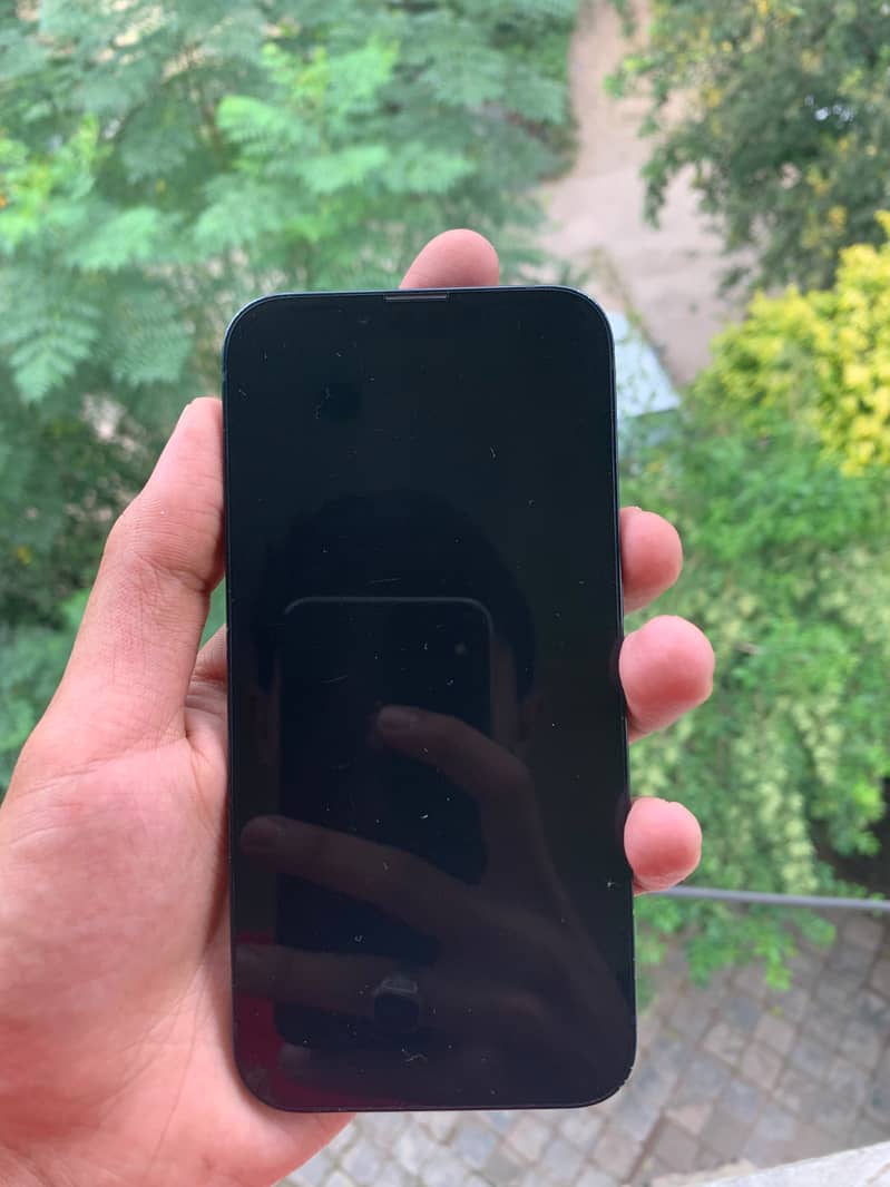 Apple iPhone 13 5