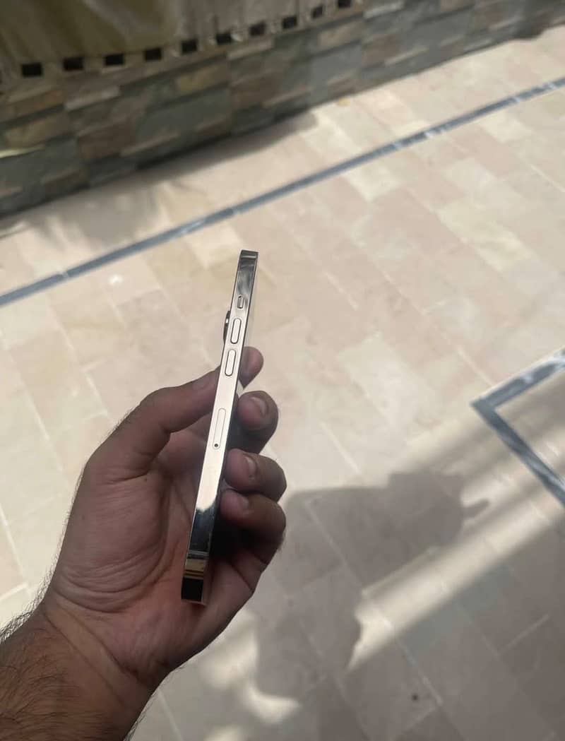 Apple iPhone 13 Pro 2