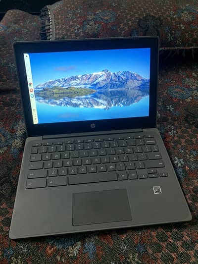 Hp chromebook just like new 10/10 condition