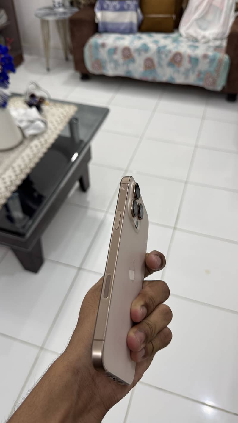 Apple iPhone 16 Pro Max 1