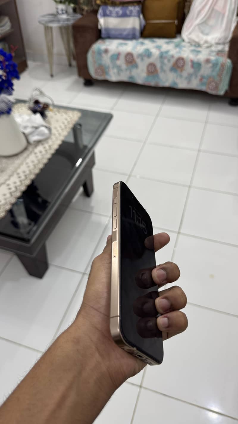 Apple iPhone 16 Pro Max 4