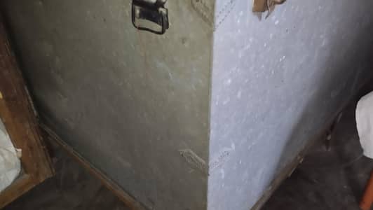 old high quality peeti with frame