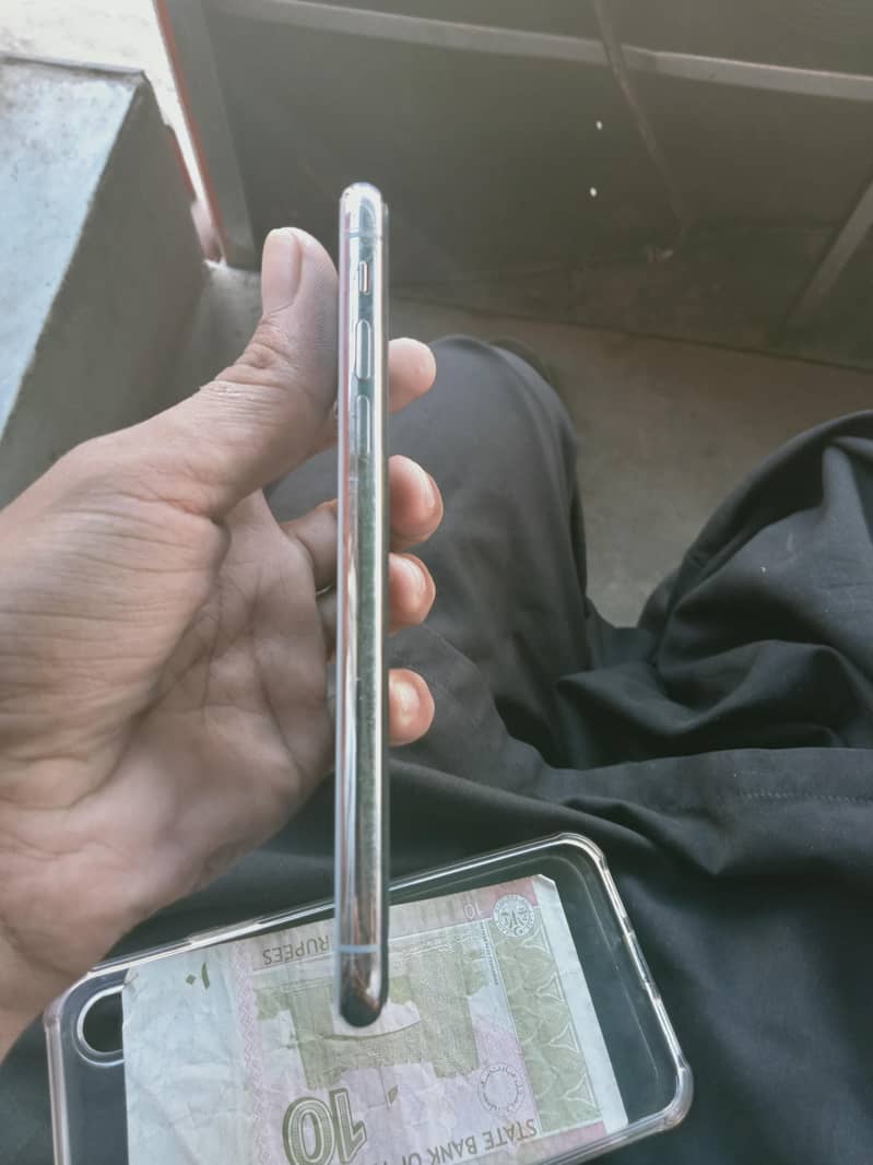 Apple iPhone X 3