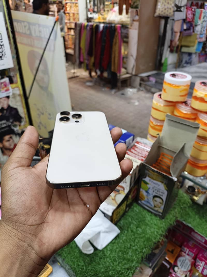 iphone 16 pro max 4