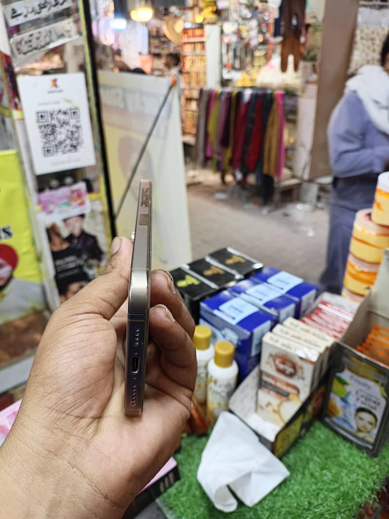 iphone 16 pro max 6