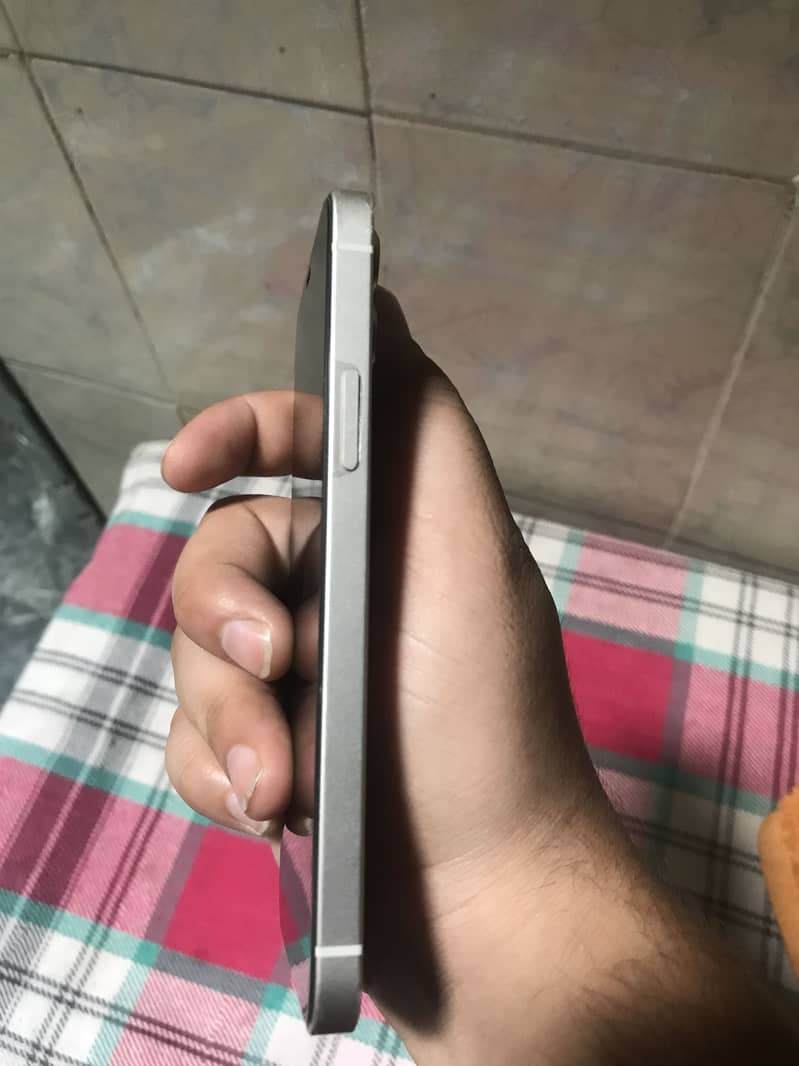 Apple iPhone 12 2