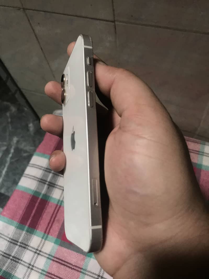 Apple iPhone 12 3