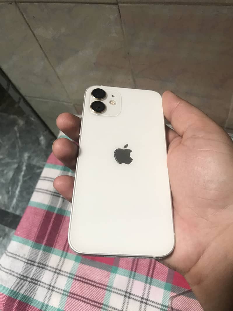 Apple iPhone 12 4
