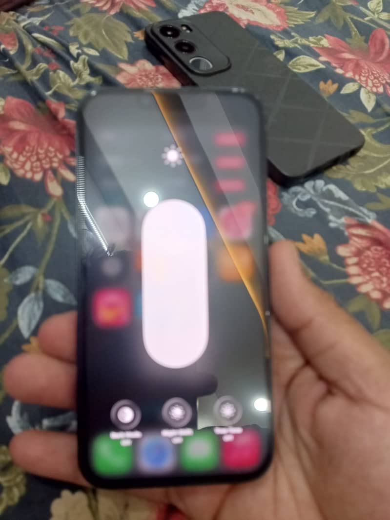 Apple iPhone 14 4