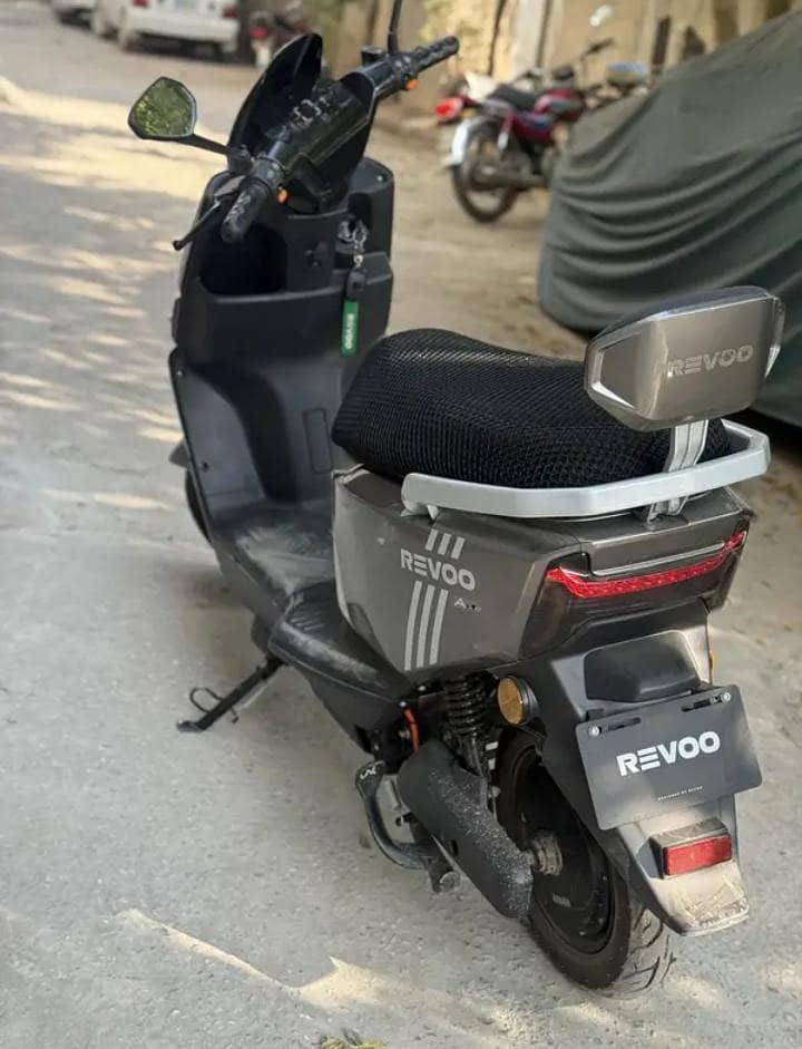 Revoo A12 2