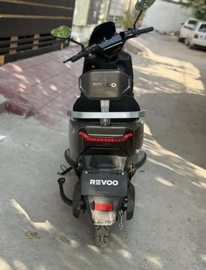 Revoo A12 4