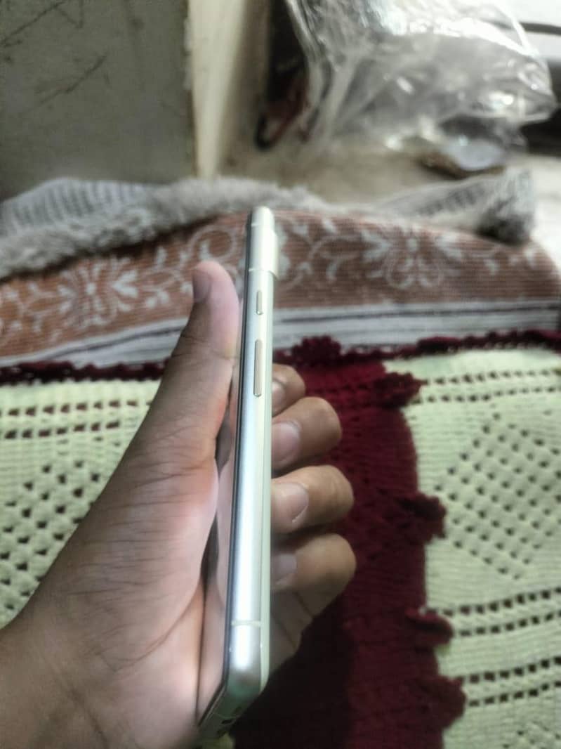 Google Pixel 7 4