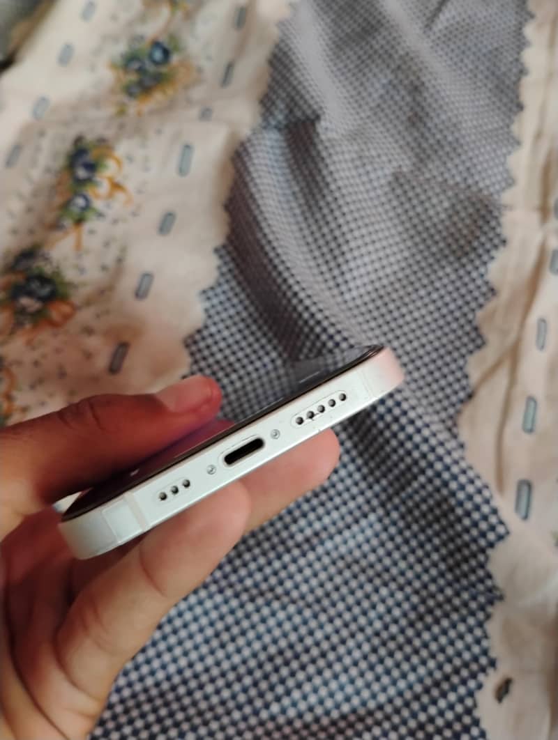 Apple iPhone 13 2