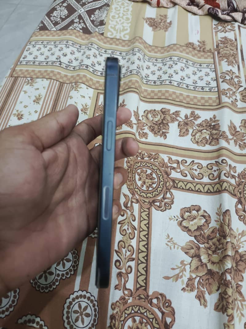 Apple iPhone 13 1