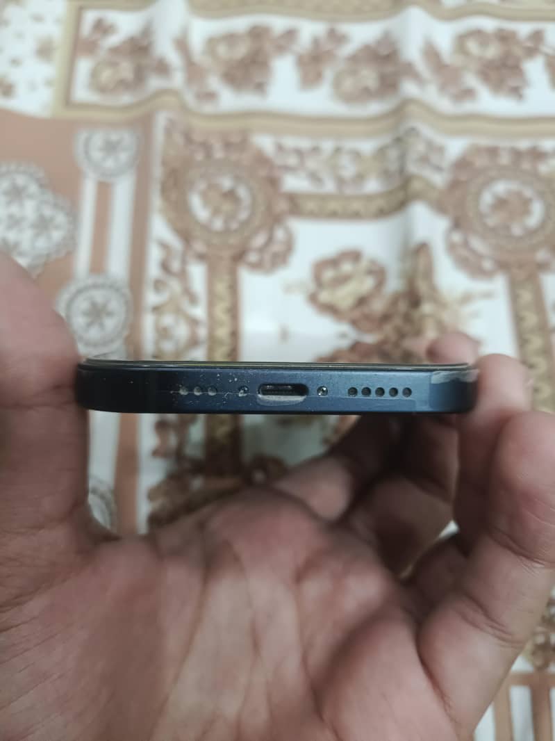 Apple iPhone 13 2