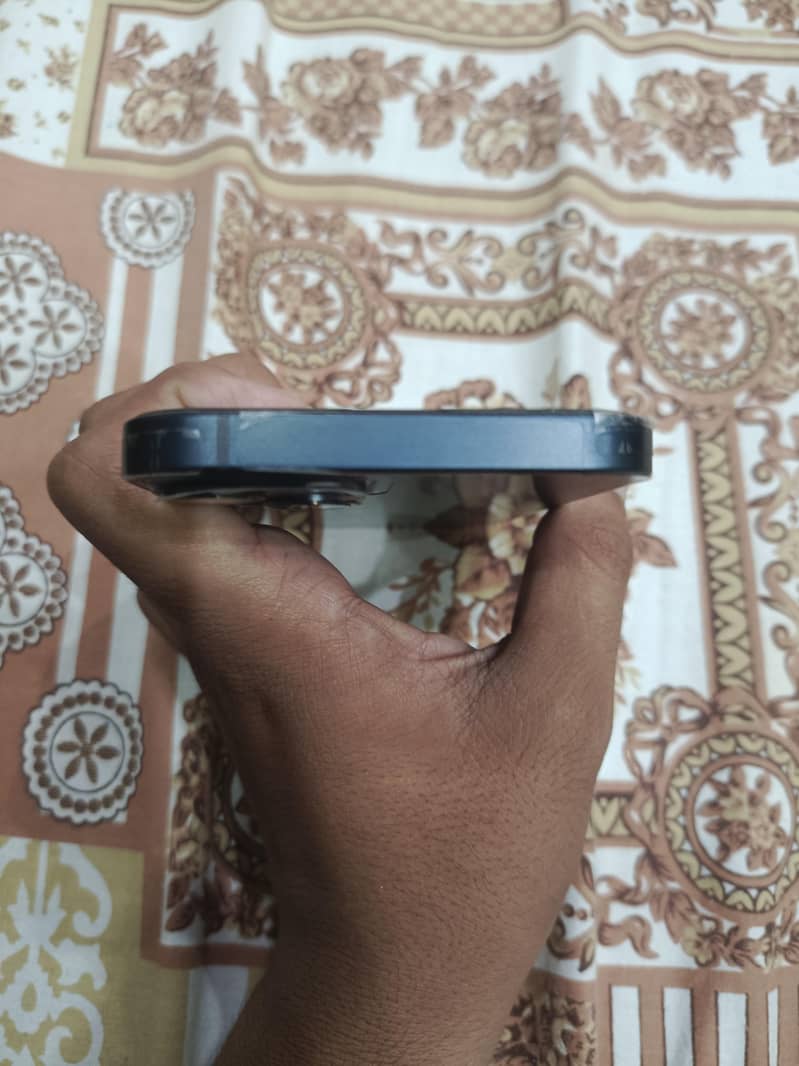 Apple iPhone 13 4