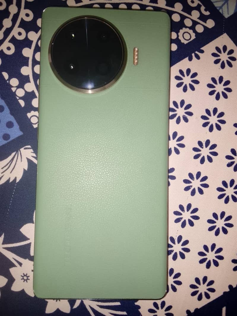 Tecno Spark 20 Pro Plus 0
