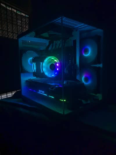 AMD RYZEN 5 5600X 32GB RAM 512GB NVME 2TB HHD. GTX 1080 TI 11GB