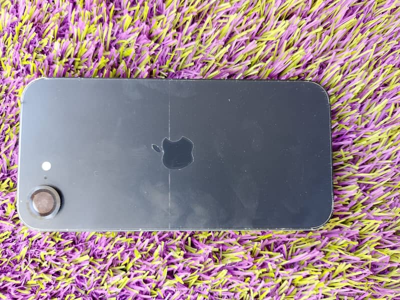 Apple iPhone 16e 8