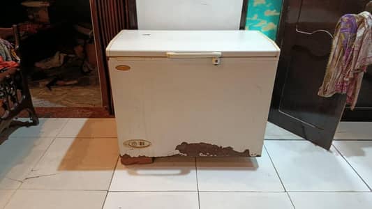 Urgently selling home used freezer working perfectly