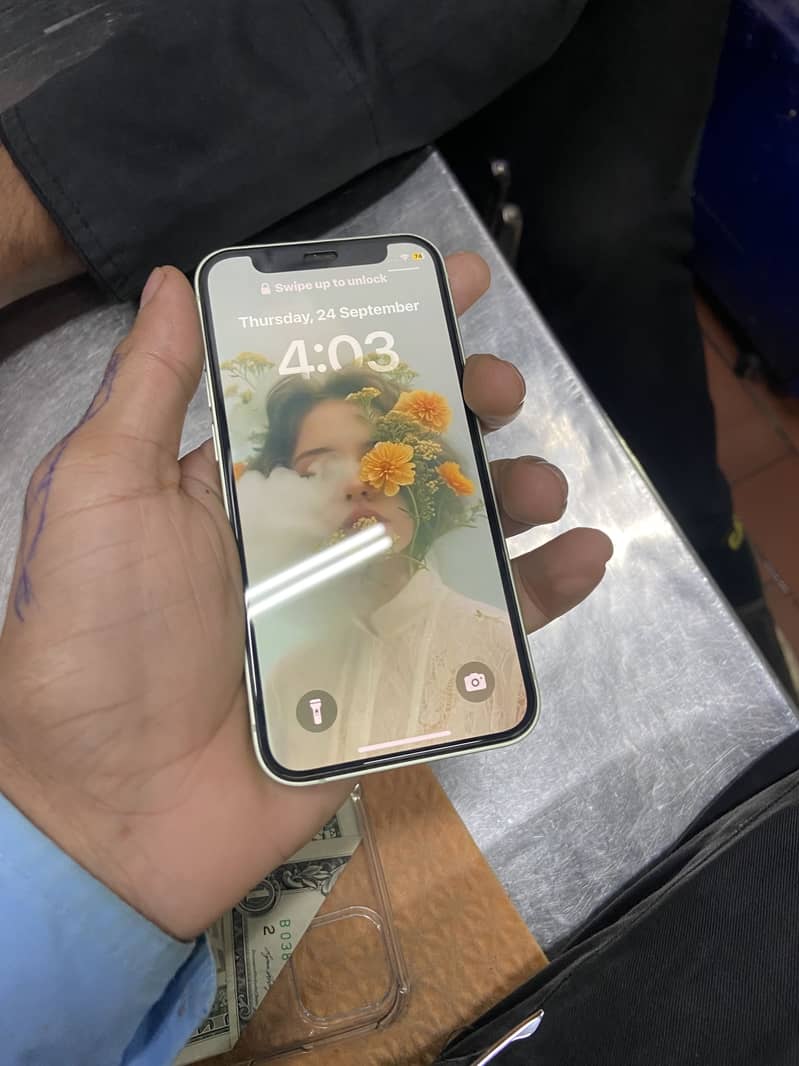 Apple iPhone 12 mini 1