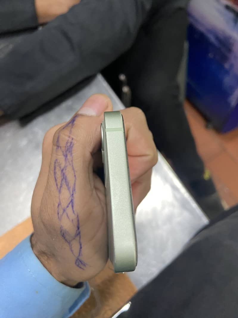 Apple iPhone 12 mini 4
