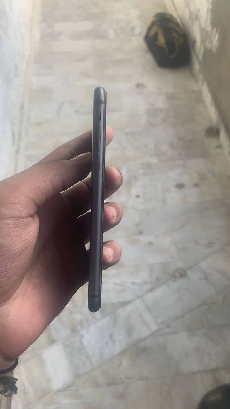 Apple iPhone 8 3