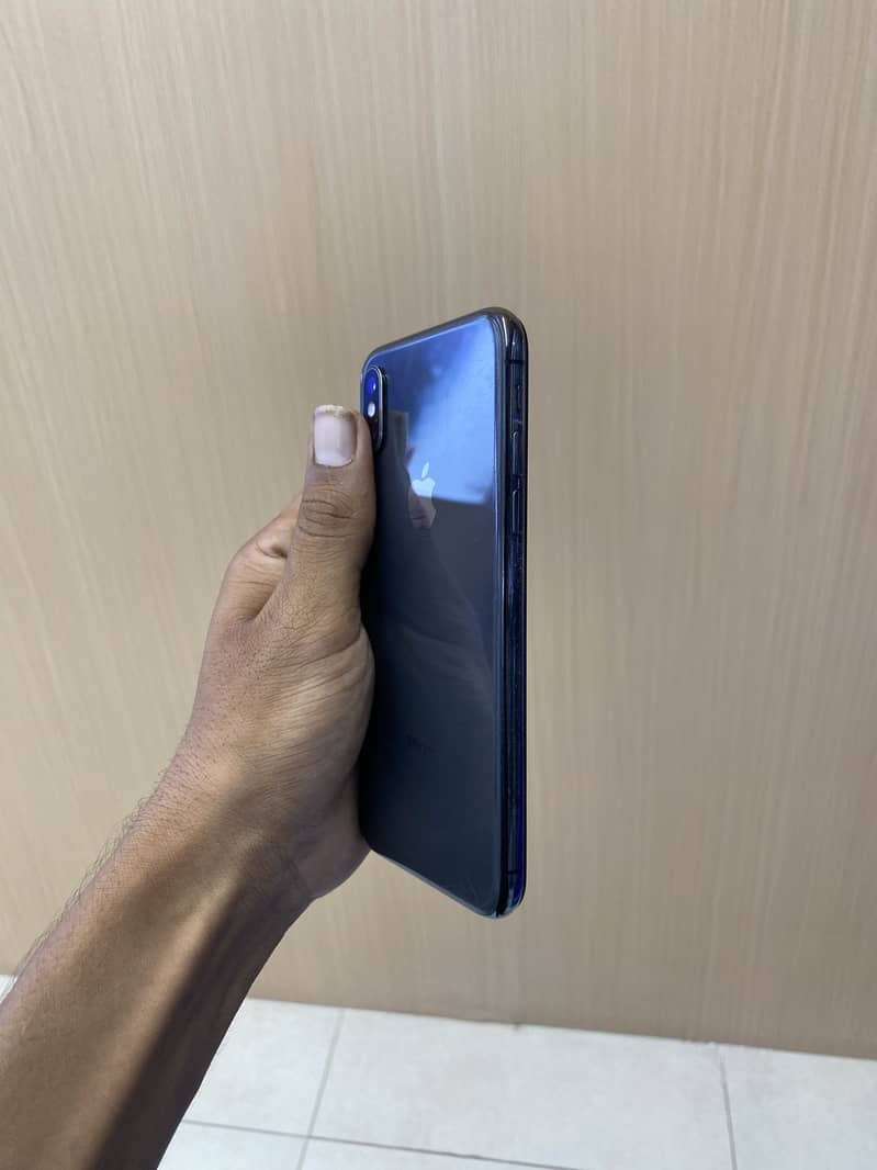 Apple iPhone X 3