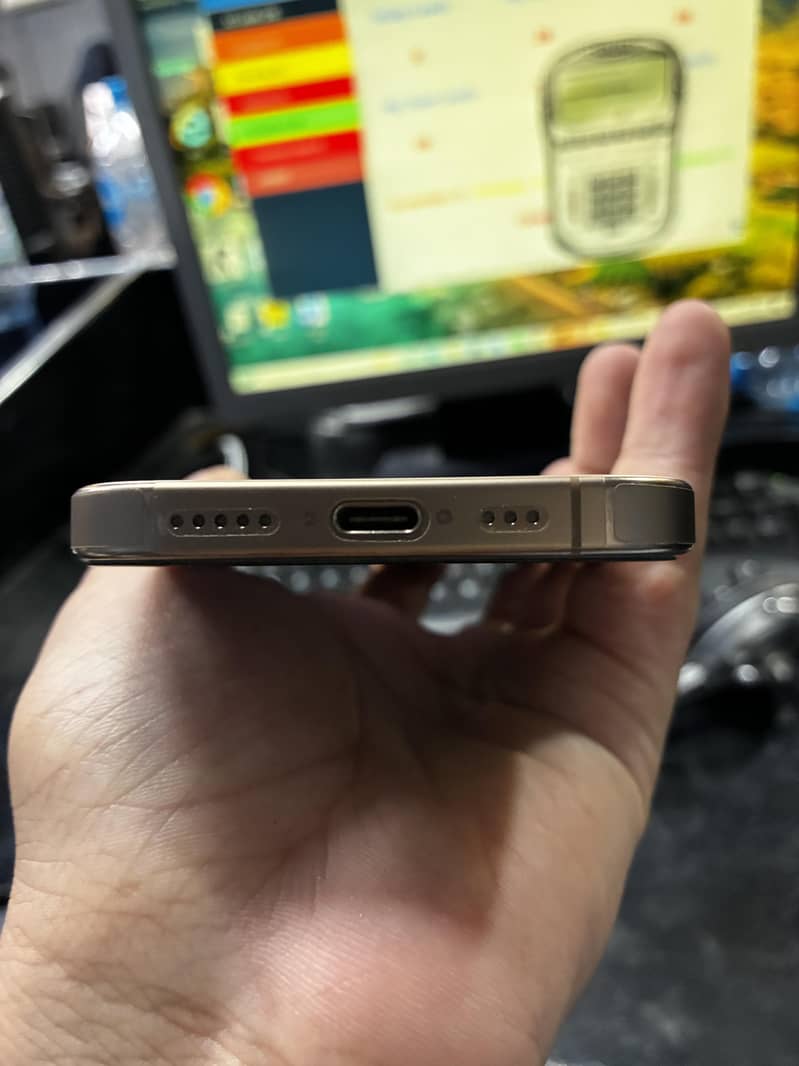 Apple iPhone 16 Pro 1