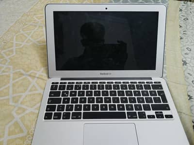 Macbook Air 11 -inch 2015 i5 4 Gb Ram and 128gb Rom