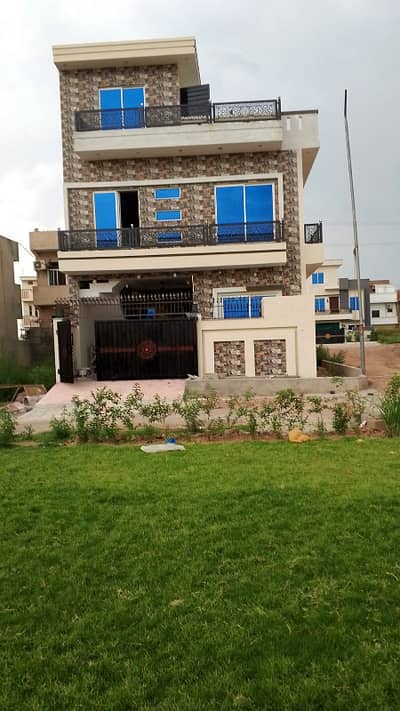 6 Marla Dubel Stori Corner And 12 Marla Extra Line House For Sale I-11/2 Islamabad