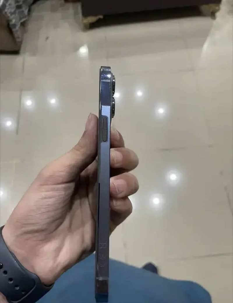 iPhone 13 Pro Max 1
