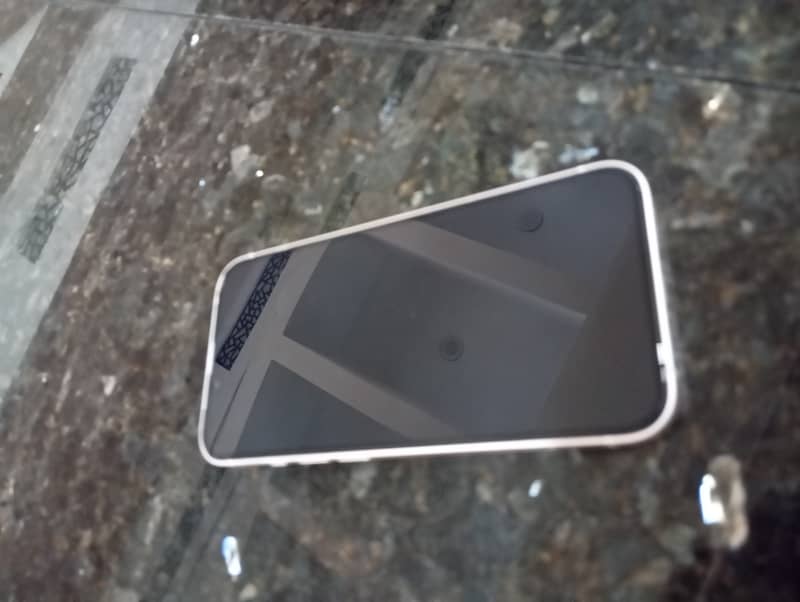 Apple iPhone 14 4