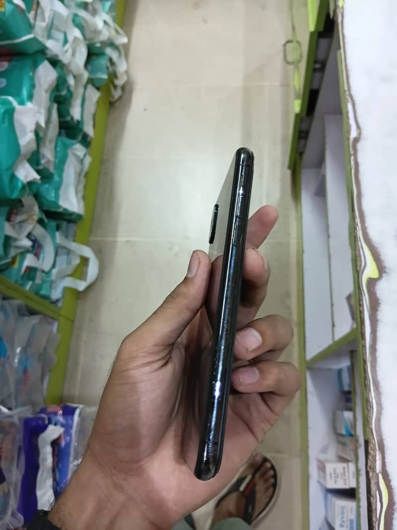 Apple iPhone X 5