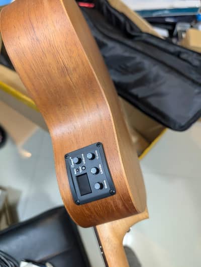 Guirar large size four strings