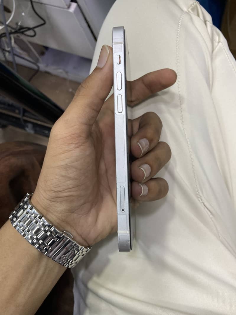 Apple iPhone 12 3