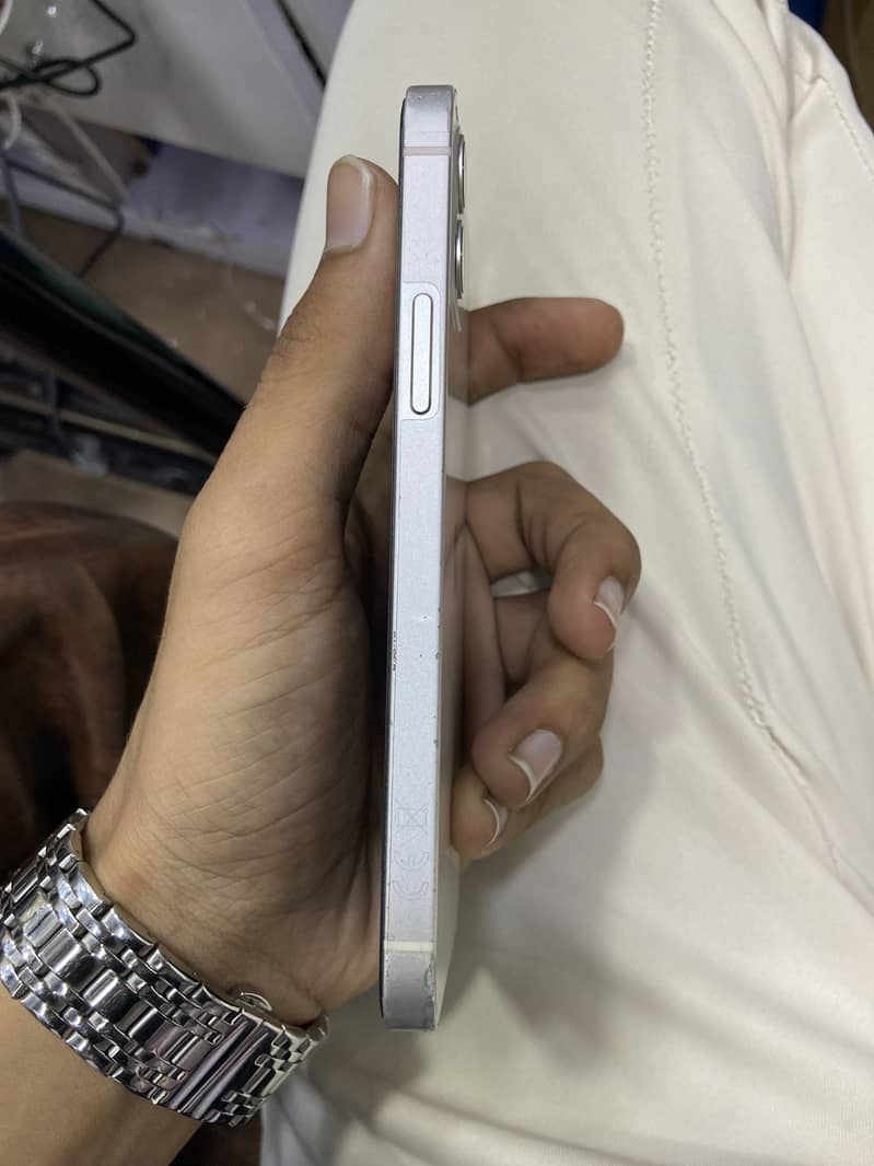 Apple iPhone 12 4
