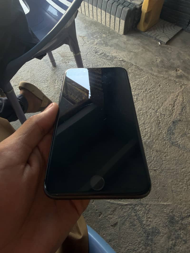Apple iPhone 8 Plus 3