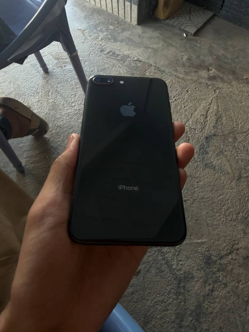 Apple iPhone 8 Plus 5