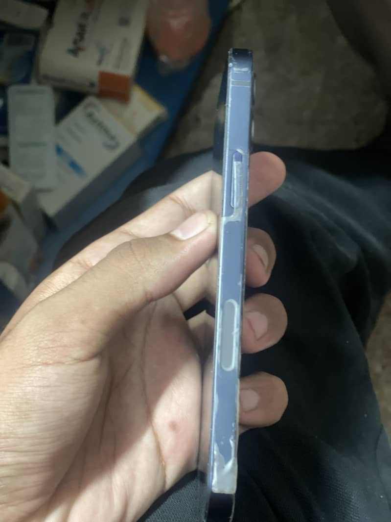 Apple iPhone 12 4