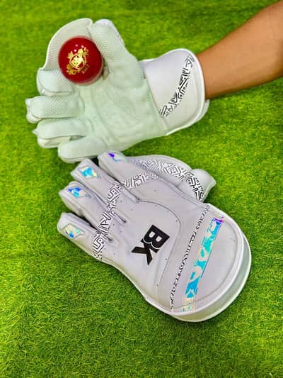 beautiful and top quality keeping gloves
