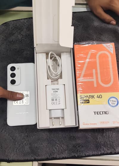Spark 40 pro plus