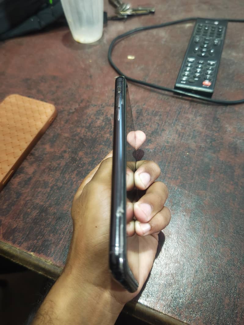 Apple iPhone 11 Pro Max 3