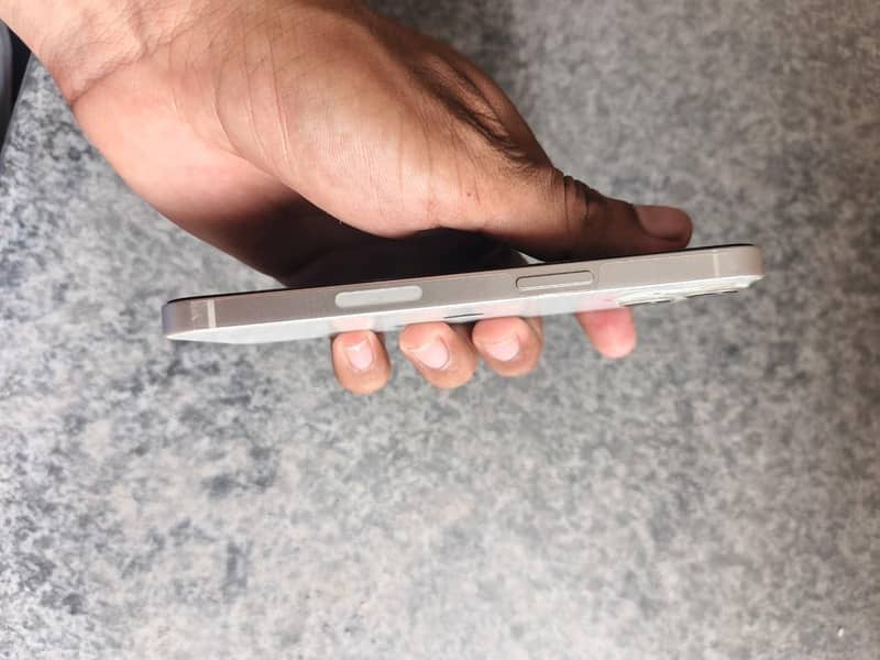 Apple iPhone 13 2