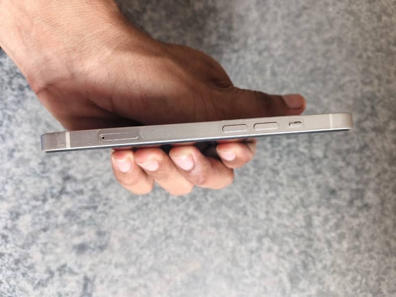 Apple iPhone 13 4